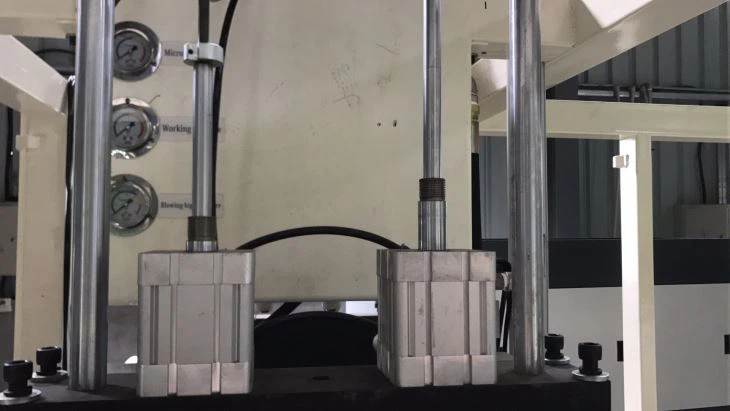 Injection Stretch Blow Molding Machine4